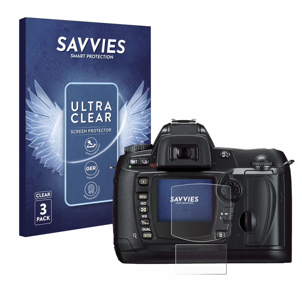 Parte frontale di una confezione del prodotto con il logo del marchio Savvies. Accanto è raffigurato il dispositivo Nikon D70 