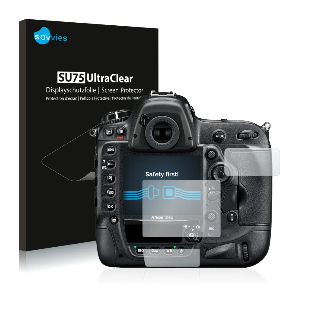 Parte frontale di una confezione del prodotto con il logo del marchio Savvies. Accanto è raffigurato il dispositivo Nikon D4S 
