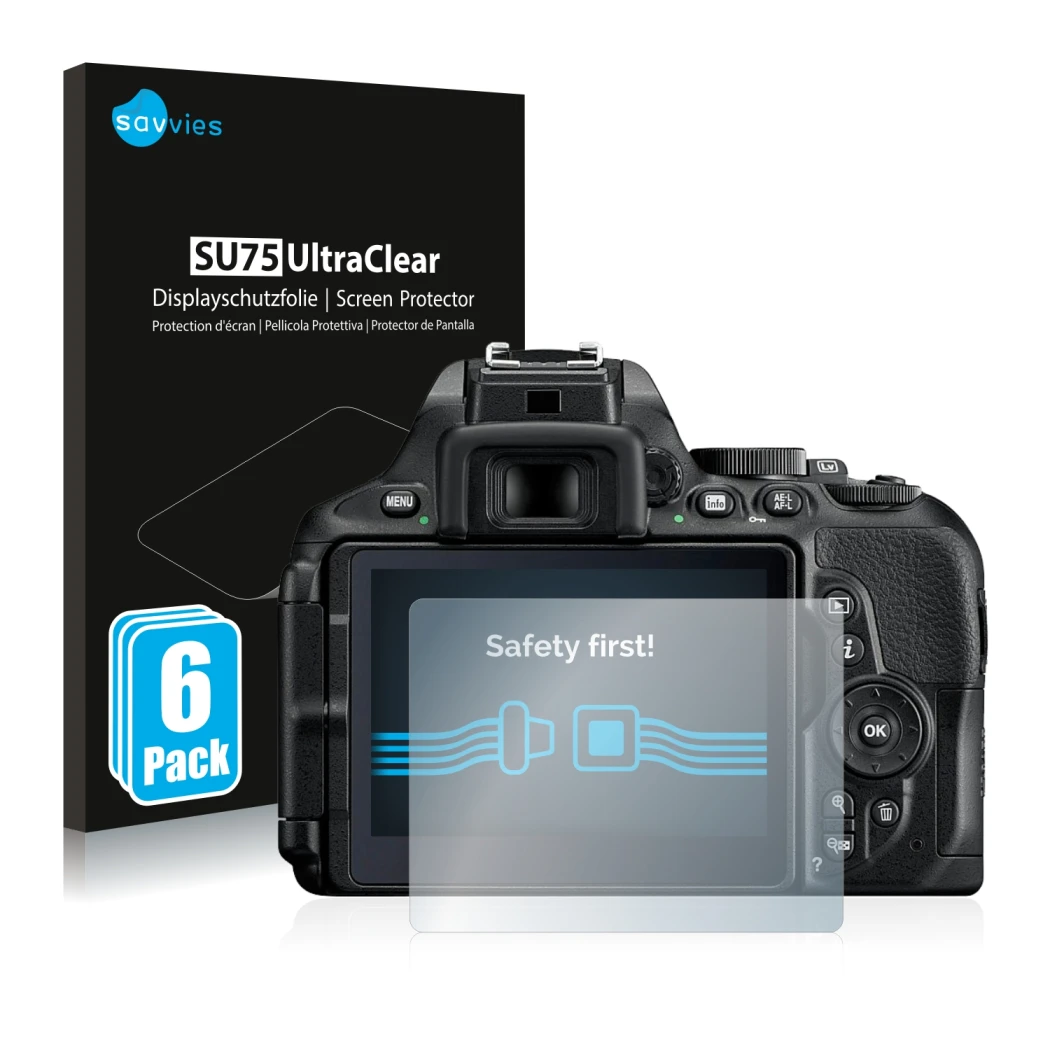 Parte frontale di una confezione del prodotto con il logo del marchio Savvies. Accanto è raffigurato il dispositivo Nikon D560