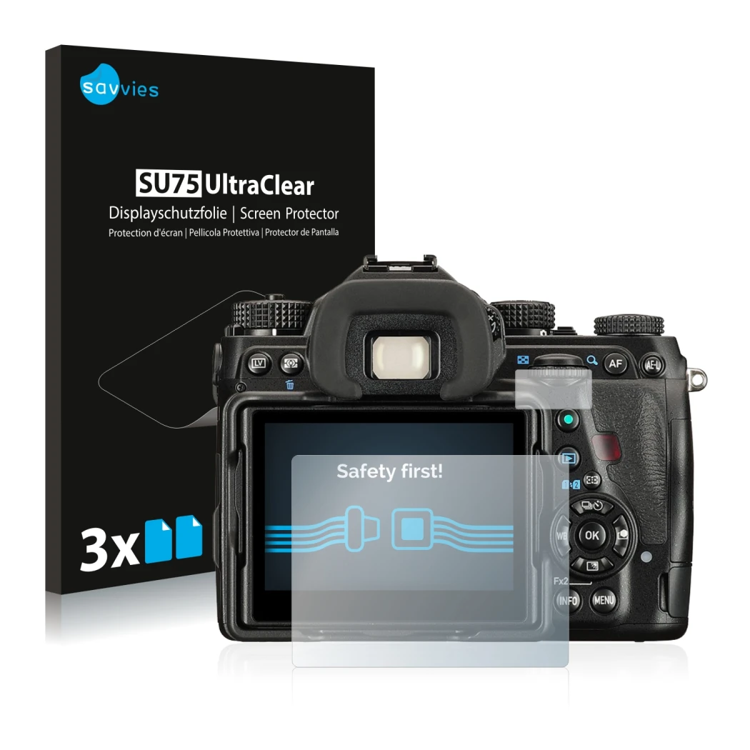 Parte frontale di una confezione del prodotto con il logo del marchio Savvies. Accanto è raffigurato il dispositivo Pentax K-1