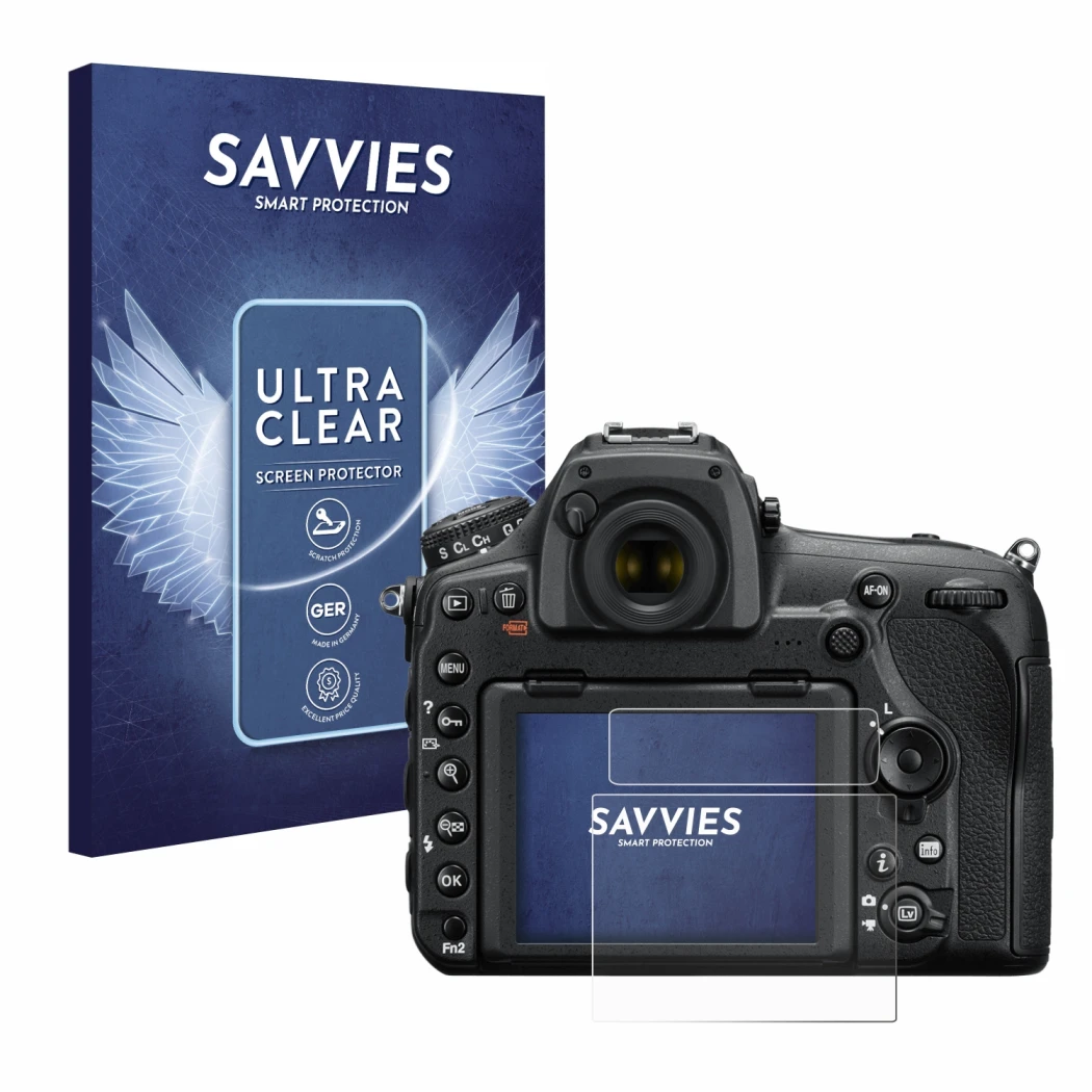 Parte frontale di una confezione del prodotto con il logo del marchio Savvies. Accanto è raffigurato il dispositivo Nikon D850