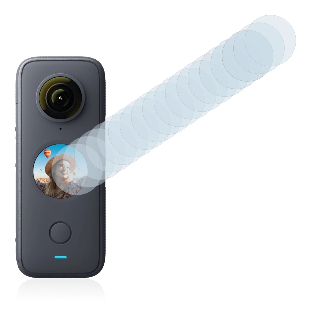 Immagine del dispositivo Insta360 One X2 con un'ampia varietà di protezioni per lo schermo.