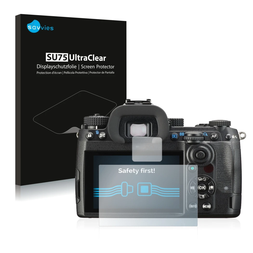 Parte frontale di una confezione del prodotto con il logo del marchio Savvies. Accanto è raffigurato il dispositivo Pentax K-3