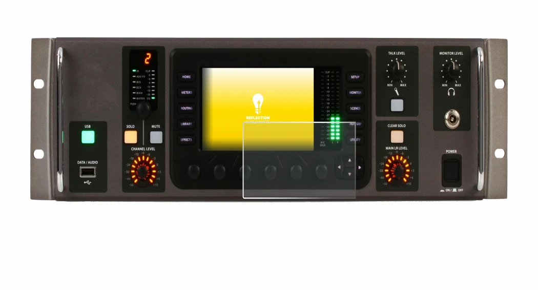 Immagine del dispositivo Behringer X32 Rack con un'ampia varietà di protezioni per lo schermo.
