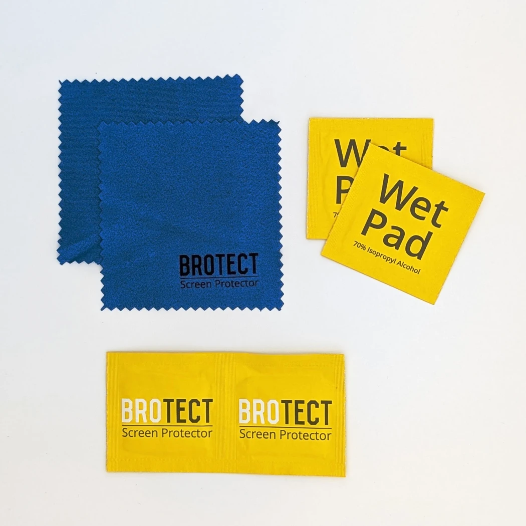 Componenti del kit di accessori con panno per la pulizia e in microfibra