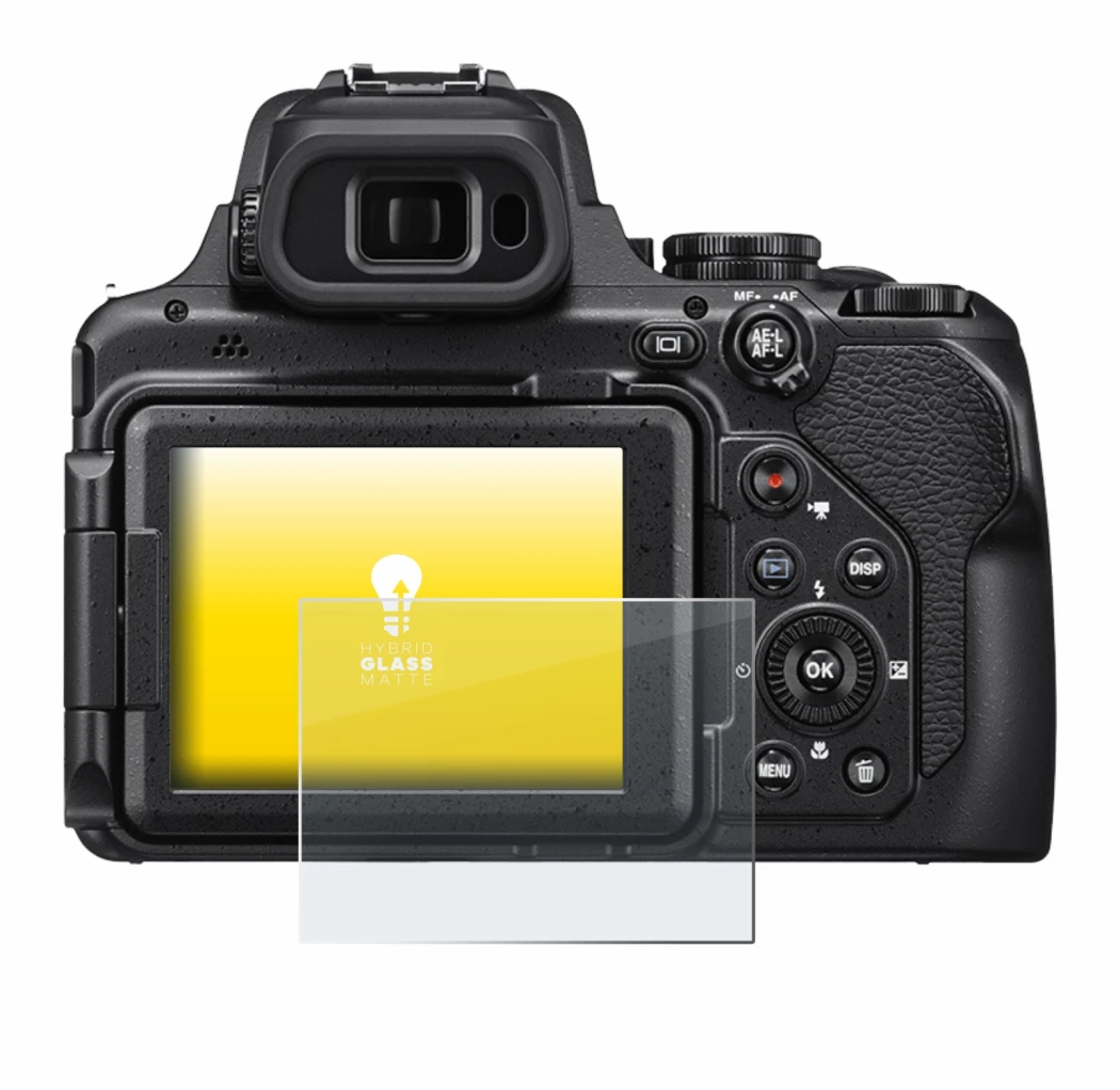 Immagine del dispositivo Nikon Coolpix P1000 con un'ampia varietà di protezioni per lo schermo.