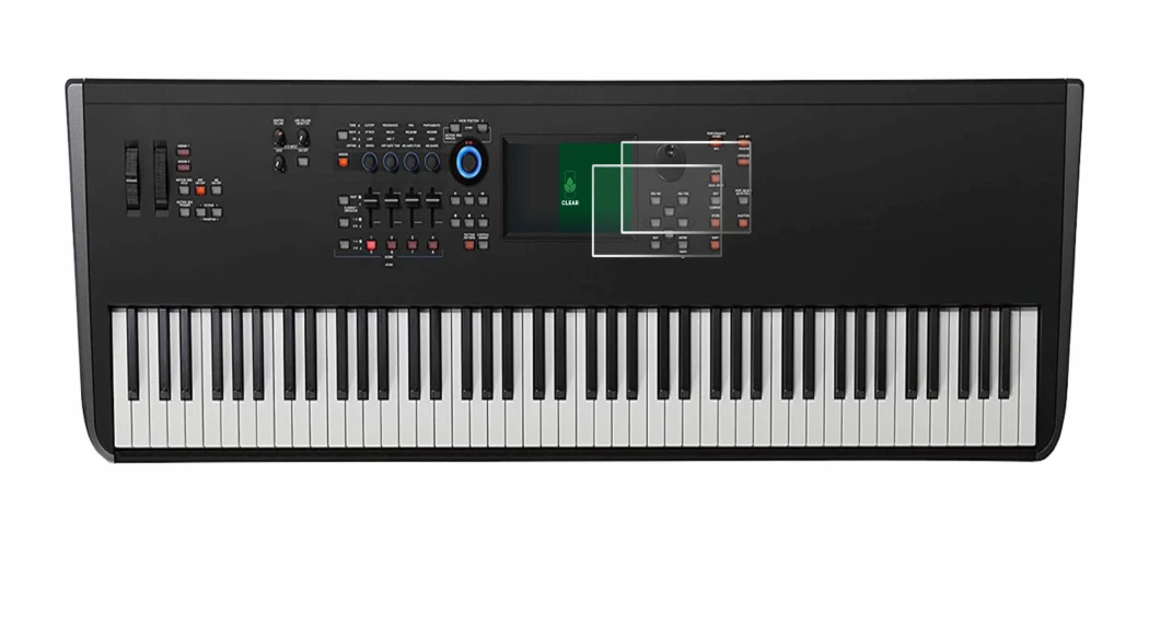 Immagine del dispositivo Yamaha MODX8+ con un'ampia varietà di protezioni per lo schermo.