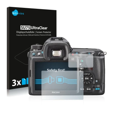 Parte frontale di una confezione del prodotto con il logo del marchio Savvies. Accanto è raffigurato il dispositivo Pentax K3,