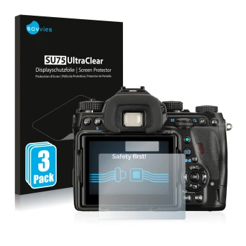 Parte frontale di una confezione del prodotto con il logo del marchio Savvies. Accanto è raffigurato il dispositivo Pentax K-1