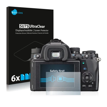 Parte frontale di una confezione del prodotto con il logo del marchio Savvies. Accanto è raffigurato il dispositivo Pentax KP 