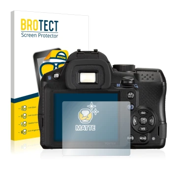 Parte frontale di una confezione del prodotto con il logo del marchio BROTECT. Accanto è raffigurato il dispositivo Pentax K-3