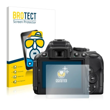Parte frontale di una confezione del prodotto con il logo del marchio BROTECT. Accanto è raffigurato il dispositivo Nikon D530