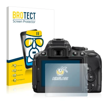 Parte frontale di una confezione del prodotto con il logo del marchio BROTECT. Accanto è raffigurato il dispositivo Nikon D530