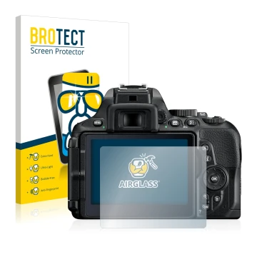 Parte frontale di una confezione del prodotto con il logo del marchio BROTECT. Accanto è raffigurato il dispositivo Nikon D560