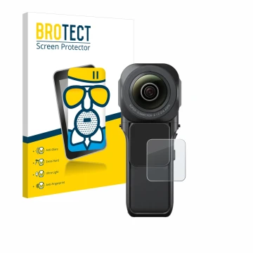 Parte frontale di una confezione del prodotto con il logo del marchio BROTECT. Accanto è raffigurato il dispositivo Insta360 O