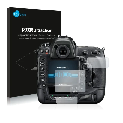Parte frontale di una confezione del prodotto con il logo del marchio Savvies. Accanto è raffigurato il dispositivo Nikon D4S 