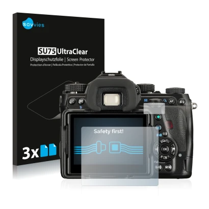 Parte frontale di una confezione del prodotto con il logo del marchio Savvies. Accanto è raffigurato il dispositivo Pentax K-1