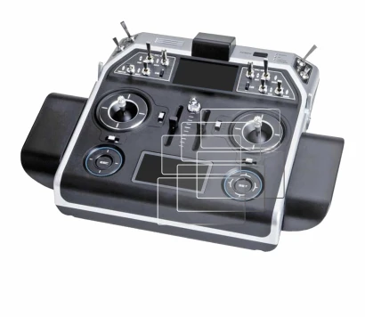 Immagine del dispositivo Graupner MC-28 con un'ampia varietà di protezioni per lo schermo.
