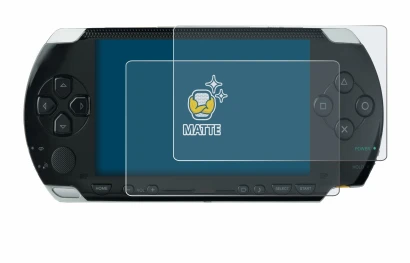 Immagine del dispositivo Sony PSP 1000 con un'ampia varietà di protezioni per lo schermo.