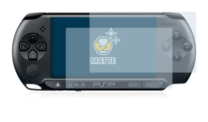 Immagine del dispositivo Sony PSP 2000 con un'ampia varietà di protezioni per lo schermo.