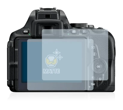 Immagine del dispositivo Nikon D5600 con un'ampia varietà di protezioni per lo schermo.