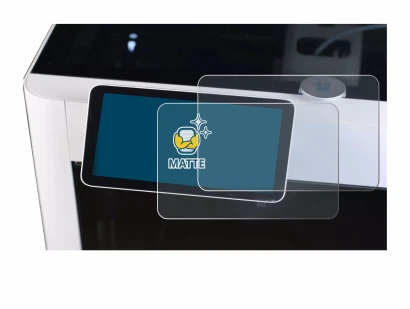 Immagine del dispositivo Bambu Lab X1-Carbon 3D Printer con un'ampia varietà di protezioni per lo schermo.