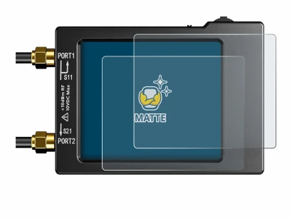 Immagine del dispositivo NanoVNA H (handheld) con un'ampia varietà di protezioni per lo schermo.