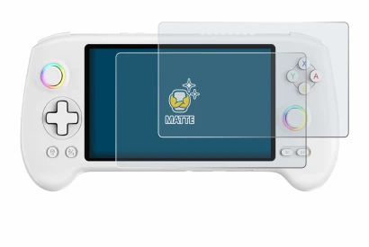 Immagine del dispositivo Anbernic RG557 con un'ampia varietà di protezioni per lo schermo.