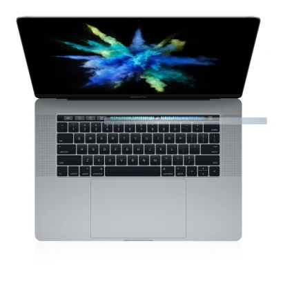 Immagine del dispositivo Apple MacBook Pro 15" 2017 (SOLO Touch Bar) con un'ampia varietà di protezioni per lo schermo.
