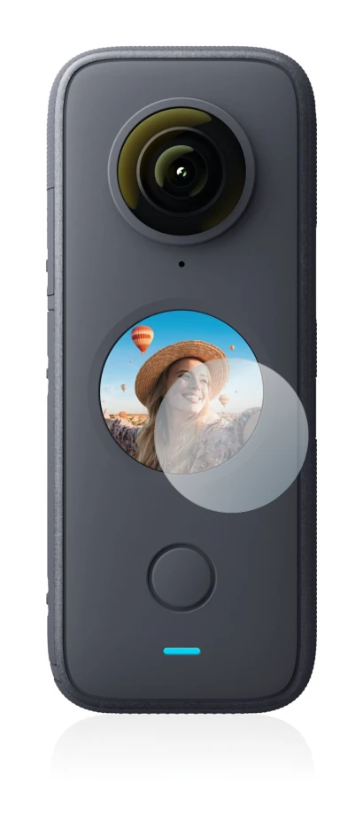 Immagine del dispositivo Insta360 One X2 con un'ampia varietà di protezioni per lo schermo.