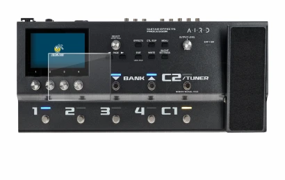 Immagine del dispositivo Boss GX-100 con un'ampia varietà di protezioni per lo schermo.