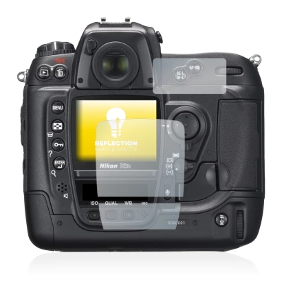 Immagine del dispositivo Nikon D2X con un'ampia varietà di protezioni per lo schermo.