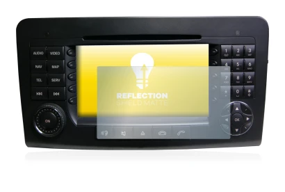 Immagine del dispositivo Mercedes-Benz Comand APS NTG 1 con un'ampia varietà di protezioni per lo schermo.