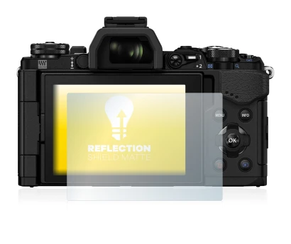 Immagine del dispositivo Olympus OM-D E-M5 Mark II con un'ampia varietà di protezioni per lo schermo.