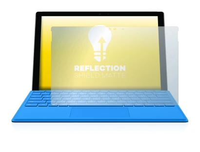 Immagine del dispositivo Microsoft Surface Pro 4 con un'ampia varietà di protezioni per lo schermo.