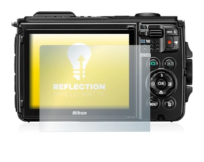 Immagine del dispositivo Nikon Coolpix W300 con un'ampia varietà di protezioni per lo schermo.