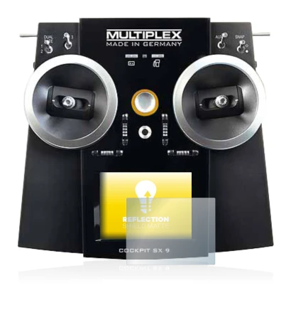 Immagine del dispositivo Multiplex Cockpit SX9 con un'ampia varietà di protezioni per lo schermo.