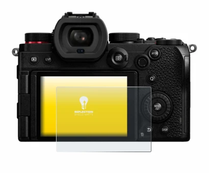 Immagine del dispositivo Panasonic Lumix DC-S5D con un'ampia varietà di protezioni per lo schermo.