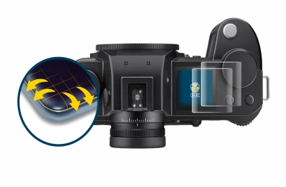 Immagine del dispositivo Leica SL3-S (display a spalla) con un'ampia varietà di protezioni per lo schermo.