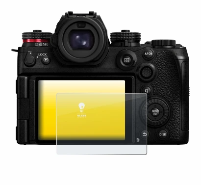 Immagine del dispositivo Panasonic Lumix S1R II con un'ampia varietà di protezioni per lo schermo.