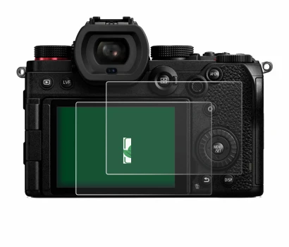 Immagine del dispositivo Panasonic Lumix DC-S5 con un'ampia varietà di protezioni per lo schermo.