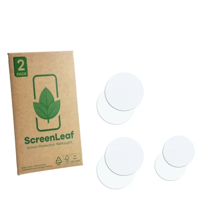 Parte frontale di una confezione del prodotto con il logo del marchio ScreenLeaf. Accanto si trova la protezione per lo scherm