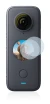 Immagine del dispositivo Insta360 One X2 con un'ampia varietà di protezioni per lo schermo.